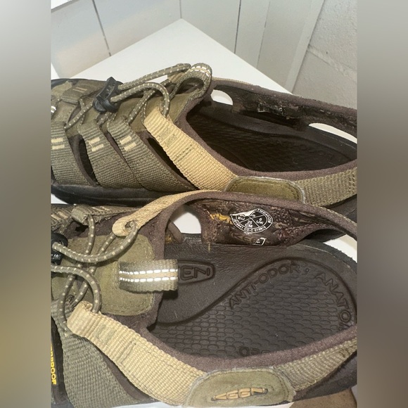 Keen Newport H2 Sandals - Army Green & Black -Size 7 Waterproof Hiking - Picture 5 of 13